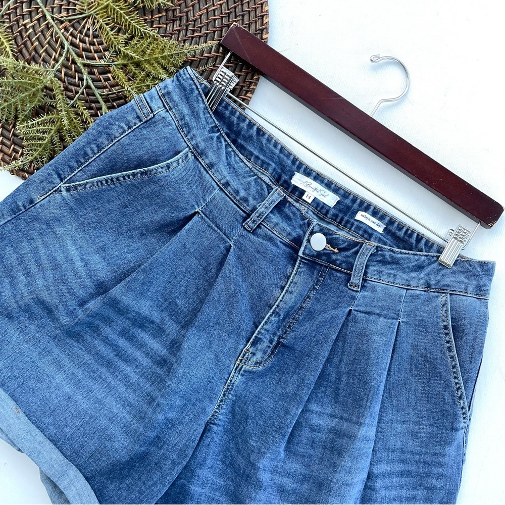 Arula A Beautiful Soul Womens Shorts Blue Jean Denim Pleated Cuff Hem Size 14